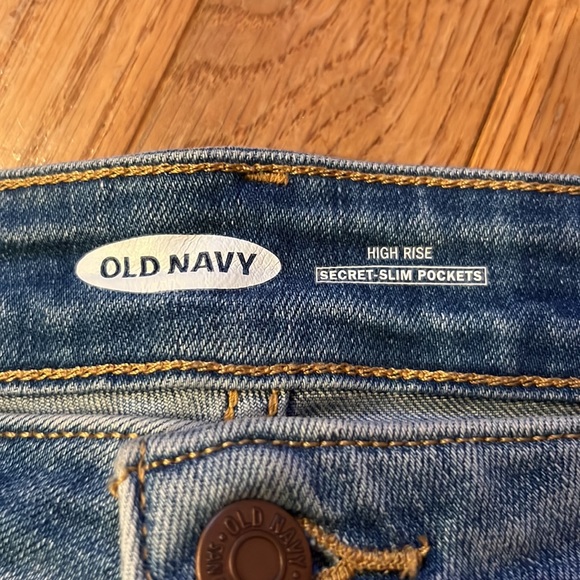 Old navy jean shorts - Picture 2 of 4